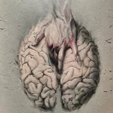 HR с красной помадой